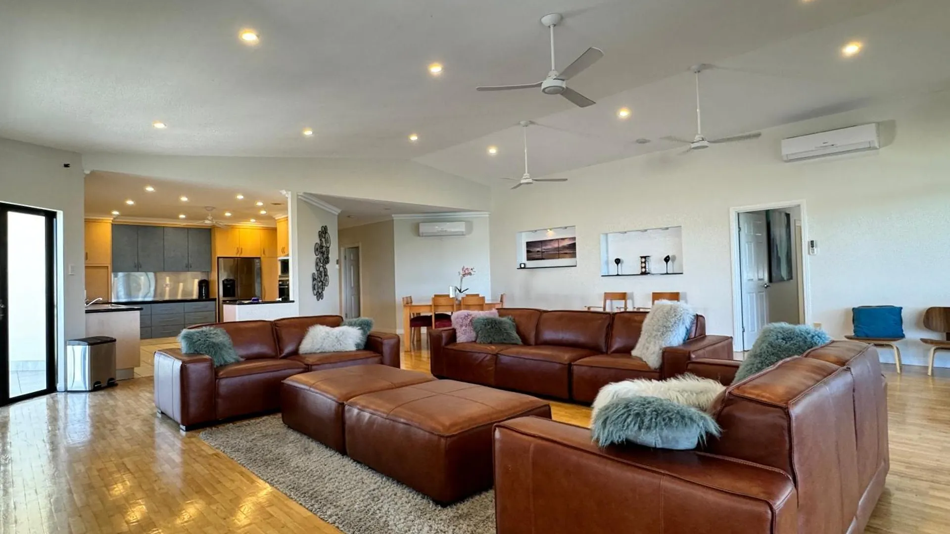 Townsville Apartments On The Strand - Penthouse contacts